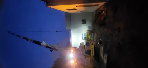 Élagage d'arbres  avec grue 60 tonnes , Montauban, Arlequin Espaces Verts