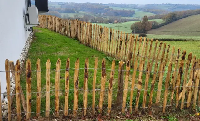 Création d'une clôture en ganivelle avec portillon en bois dans le Tarn-et-Garonne, Montauban, Arlequin Espaces Verts